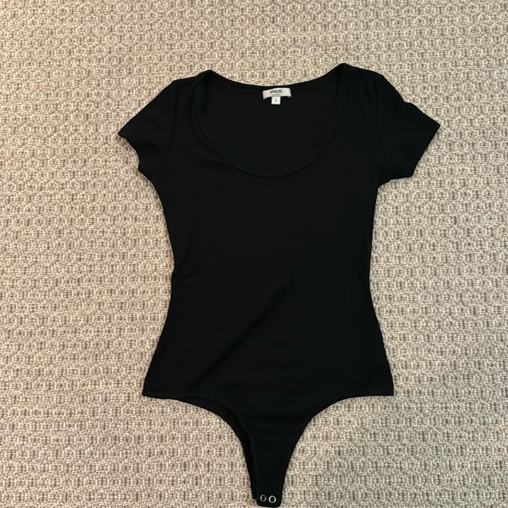 Never worn AGOLDE black ribbed bodysuit top. Size small.